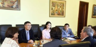 Lucía recibió al Consejero Económico de China