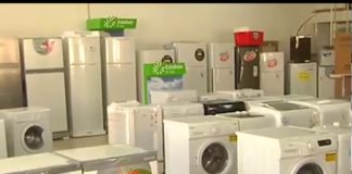 No se deben cobrar extras por compras con débito