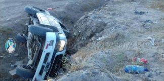 Belén: un auto volcó y terminó en el río
