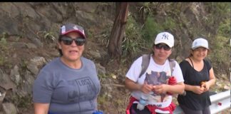 Incesante: peregrinos caminan la ruta por María