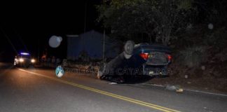 Un automóvil volcó en Loma Cortada
