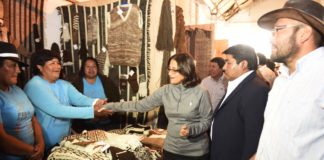 Lucía recorrió la exposición artesanal y ganadera