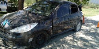 Un automóvil volcó en el ingreso a la Cuesta de El Portezuelo