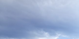 Camión con ácido fosfórico volcó en Santa María