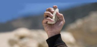 Fue aprehendido por arrojar piedras contra una vivienda y lesionar a una sexagenaria