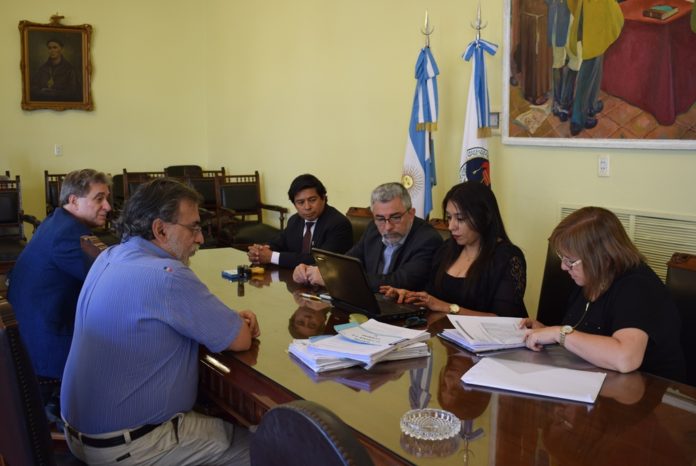 Apertura de sobres para adquisición de tableros didácticos destinados a escuelas técnicas