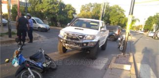 Adolescente chocó a un sexagenario que se conducía en una moto