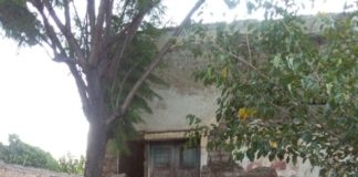 Auxilian a familia tras derrumbarse su vivienda en FME