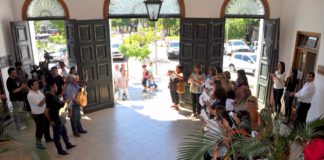 Cultura sorprendió con serenatas a las mujeres