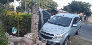 La Chacarita: chocó un contenedor de basura y la verja de una casa