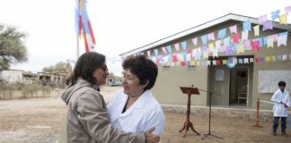La gobernadora inauguró otras dos escuelas