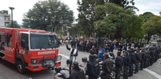 Entregaron una autobomba y motocicletas a la Policía de la Provincia