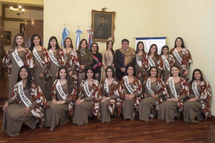 Lucía con candidatas (2)