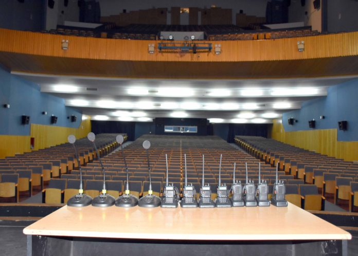 3adquisicion de equipos cine teatro