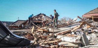 Terremoto en Indonesia dejó al menos 98 muertos y miles de evacuados