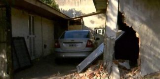 Alcoholizado, chocó contra una vivienda en el sur