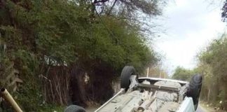 Automóvil volcó en San Antonio