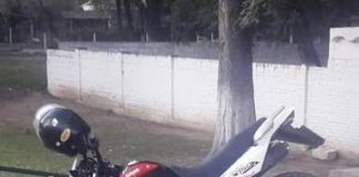 Banda de Varela: moto terminó incrustada en una baranda