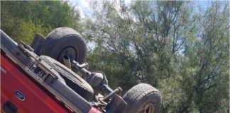 Una Ford Ranger volcó en el Barrio Combate de San Lorenzo