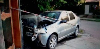 Belén: automóvil chocó contra una casa