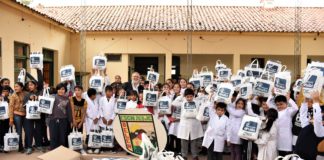 Más de 2.500 alumnos de Belén recibieron guardapolvos y kits escolares
