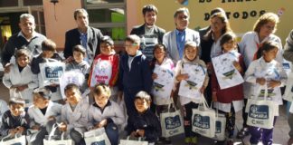 El Gobierno entregó útiles escolares y guardapolvos en Santa María