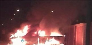Una camioneta Hilux se incendió y sufrió daños totales