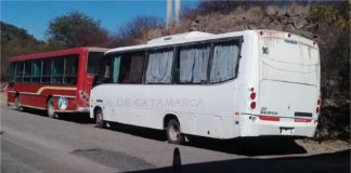 Secuestran dos colectivos en Ambato