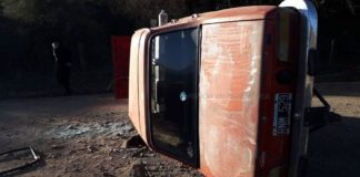 Un Renault 12 volcó en el ingreso a Singuil
