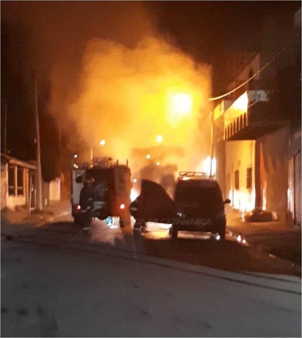 Incendio de automovil - Comisaría Decima