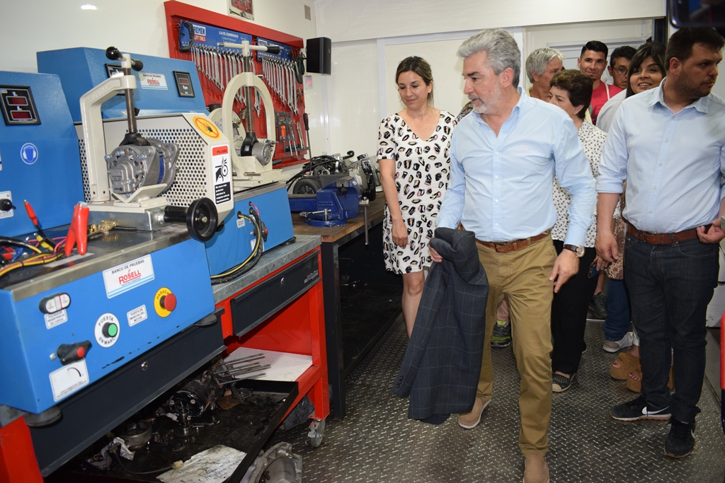 Educación puso en funcionamiento un Aula Taller Móvil en Valle Viejo 2