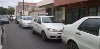 Se negó a abonar el viaje en un remís, agredió al chofer y fue aprehendido