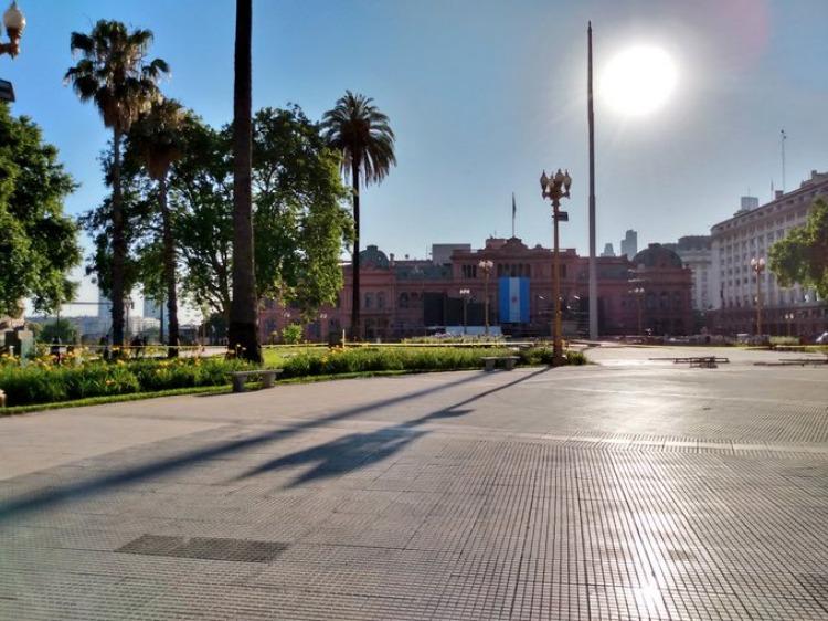 Plaza de Mayo sin rejas
