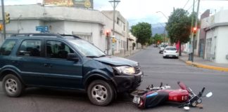 Motociclista herido tras colisionar con una camioneta en Avenida Virgen del Valle