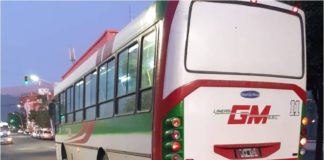 Motocliclista chocó contra un colectivo
