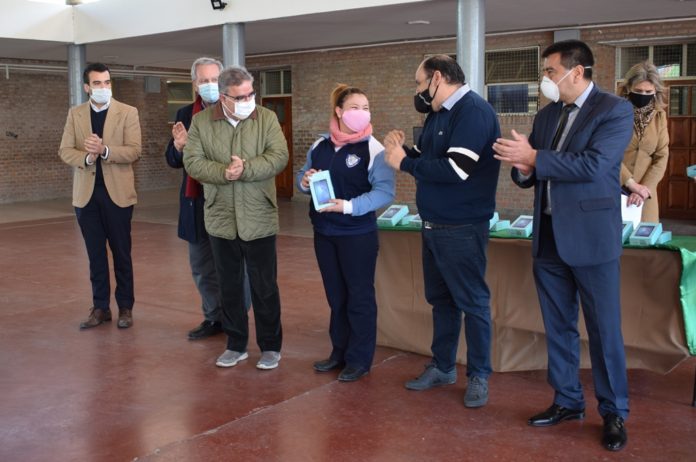 Educación primera entrega de netbooks y tablets para alumnos de Capital y Valle Viejo 4