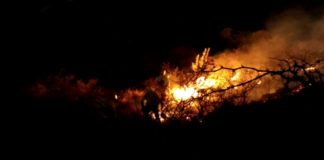 Combaten incendio de grandes dimensiones en Ancasti