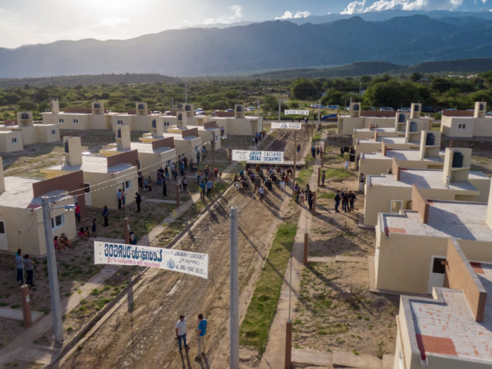 Entrega de viviendas en Ojo de Agua 4