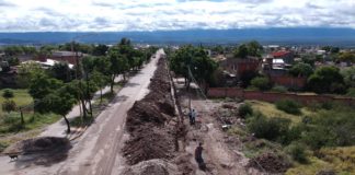 Trabajan en la aplicación de la red de cloacas sobre Avenida Güemes