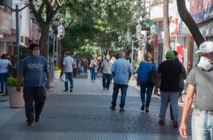 peatonal-rivadavia-en-cuarentena-comerios-en-cuarentena-1