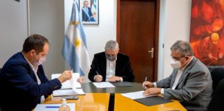 Raúl Jalil firmó convenio para la construcción de 460 nuevas viviendas