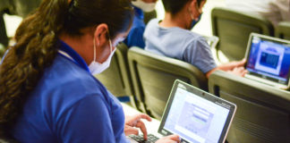 Estudiantes de la EPET Nº 8 recibieron sus netbooks