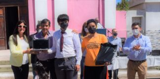 Educación entregó 130 netbooks a alumnos del departamento El Alto