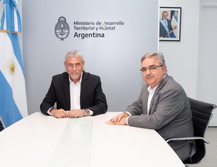 el_gobernador_raul_jalil_junto_al_ministro_ferraresi