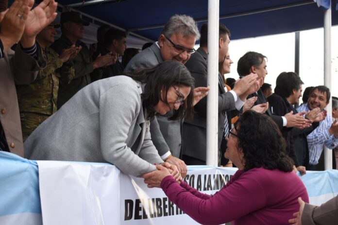 en_los_altos_el_gobernador_encabezo_el_acto_central_en_conmemoracion_a_san_martin_1