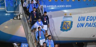 La Selección llegó a Ezeiza y se trasladó al predio de la AFA en medio de una marea humana