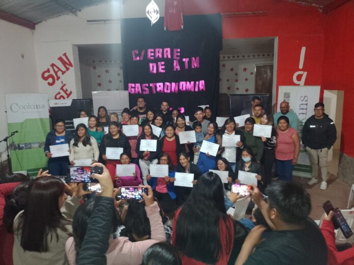 estudiantes_de_antofagasta_de_la_sierra_recibieron_certificados_del_curso_de_gastronomia_dictado_por_el_aula_taller_movil
