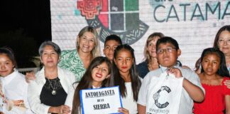 Educación entregó kits escolares a alumnos en el CIIC