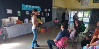 Educación brindó una capacitación en dispositivos de accesibilidad para la disminución visual para docentes y alumnos de la orquesta