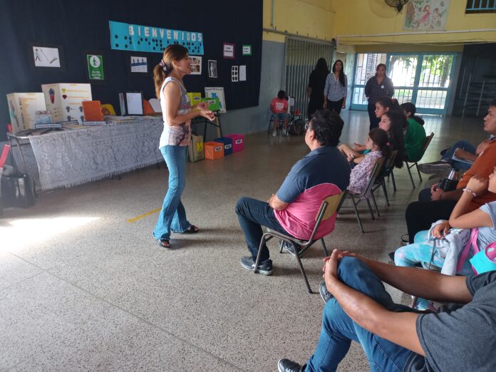 Alumnos y docentes de la Orquesta del Ministerio de Educación se capacitaron en dispositivos de accesibilidad para la disminución visual2